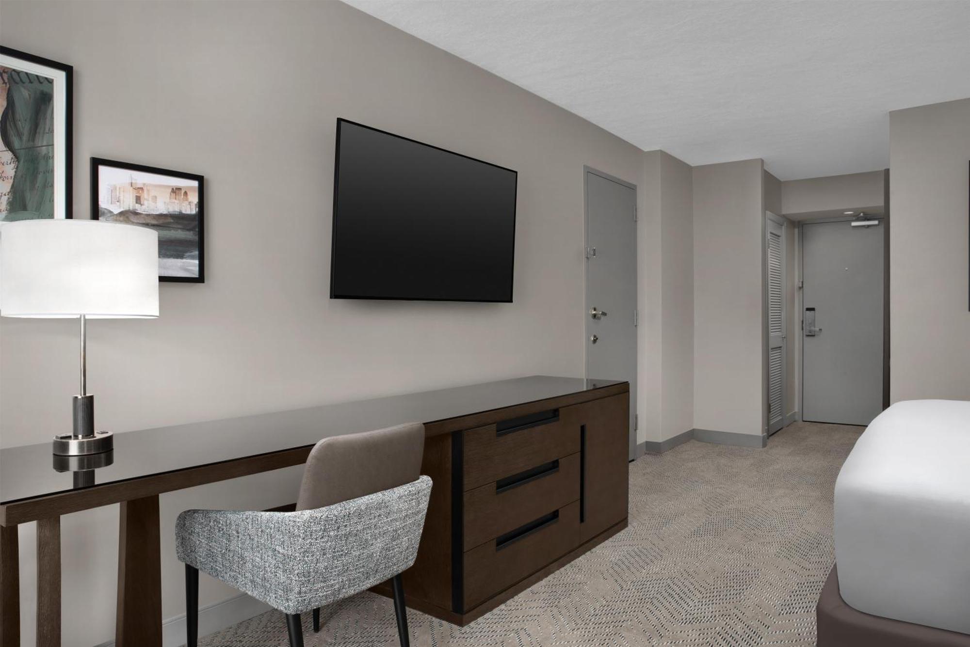 Suite Junior con cama extragrande y zona de estar